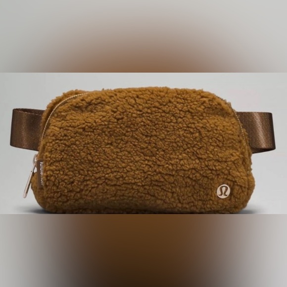 lululemon athletica Handbags - 🟡 NEW Lululemon Everywhere Belt Bag Waist Fanny Pac Fleece SOLD OUT NWT